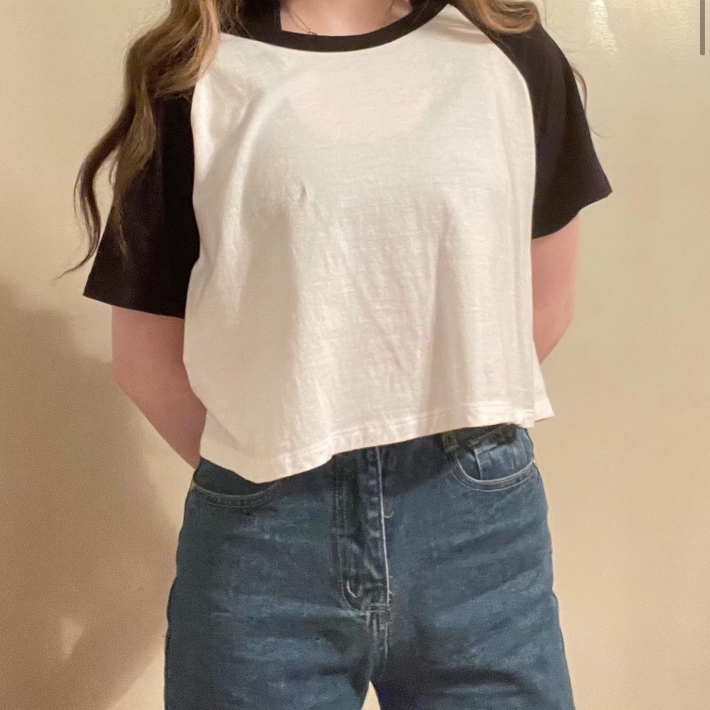 Women’s Cropped Baseball Tee